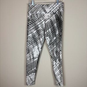 Soft Surroundings Cream/Black/Gray Patterned Skinny Active Pull On Leggings
